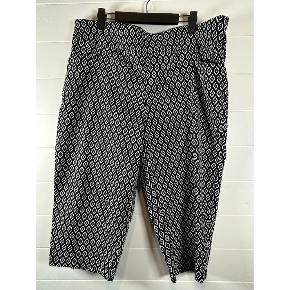 Terra & Sky Womens Plus 1X 16W-18W Black White Diamond Print Crop Pants